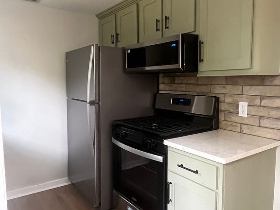 3rd image of 7918 Roderick Dr
