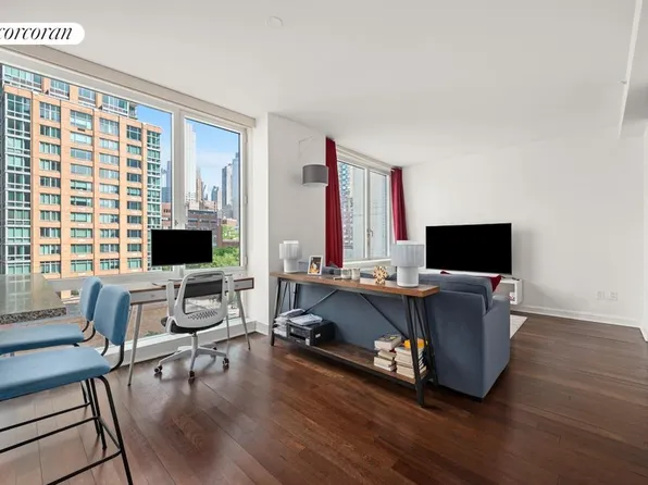 100 Riverside Boulevard image 3 of 10