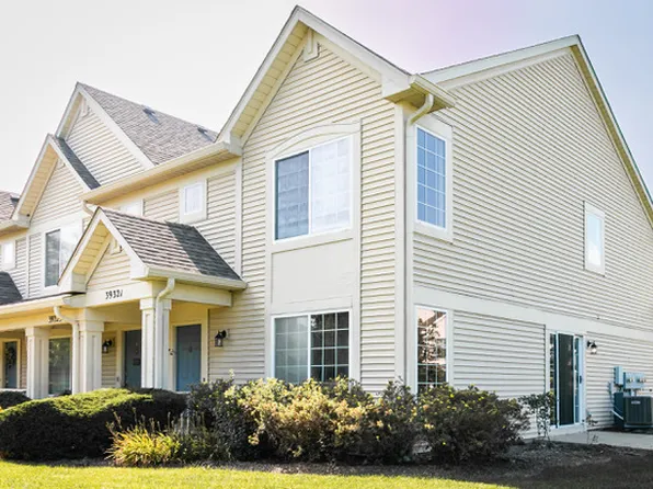39321 N Melbourne Ct, Beach Park, IL 60083