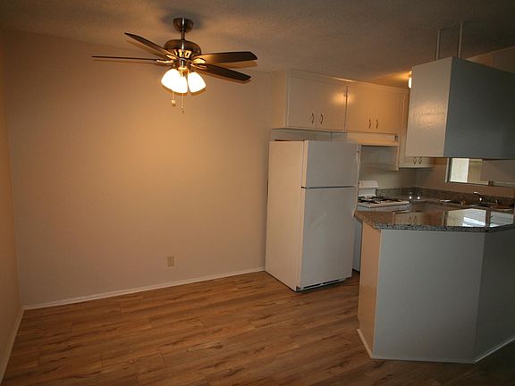 4th image of 940 N Stanley Ave APT 9