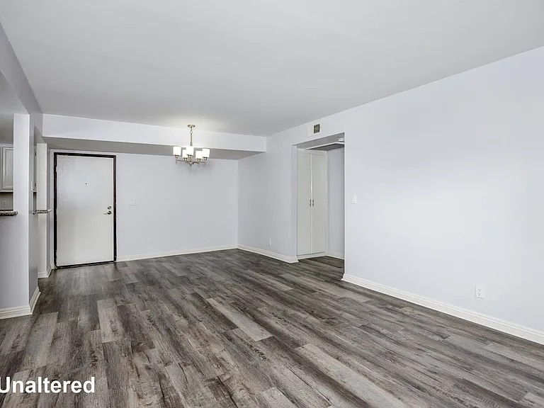 Hawthorne Apartments — Photo 11