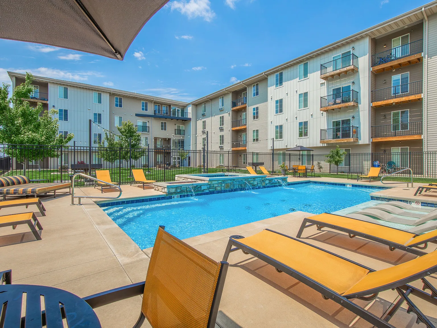 Trail's Bend Apartments and Townhomes — Photo 3