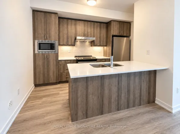 3 Bancroft Ln #216, Richmond Hill, ON L4E 1M1