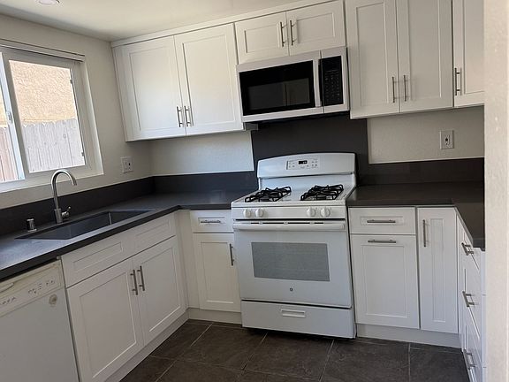 3rd image of 203 Venice Ave Unit 3