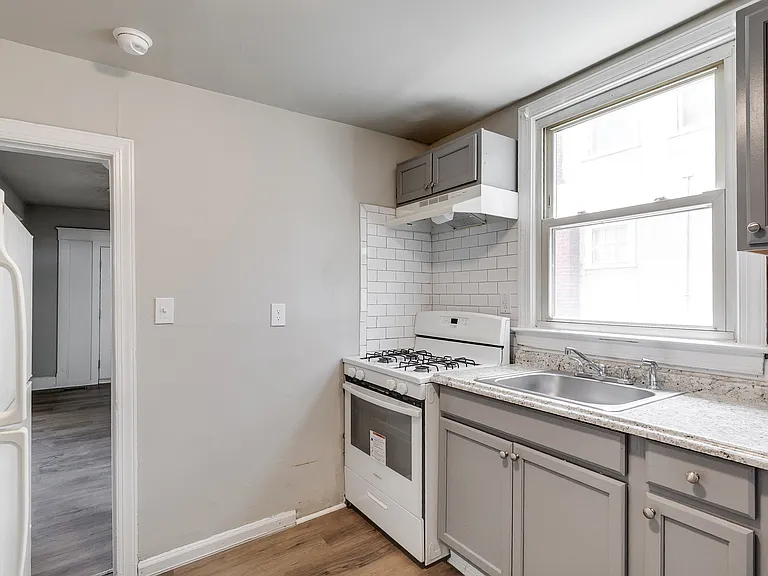 2510 4th Ave — Photo 10