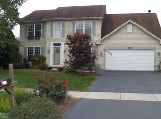 227 Parkside Ln, Oswego, IL 60543