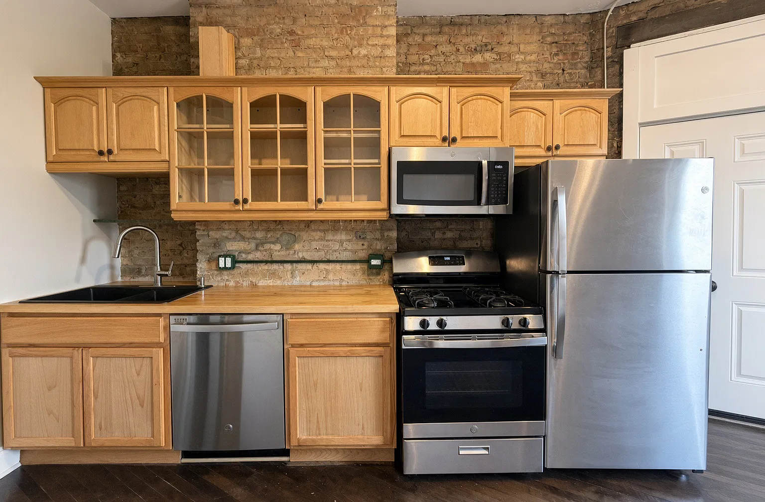 2 bed, $3,100 — Photo 1