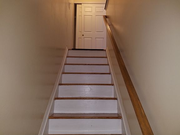 2nd image of 8221 Country Pointe Cir