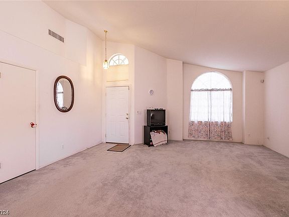 4th image of 5116 High Creek Dr