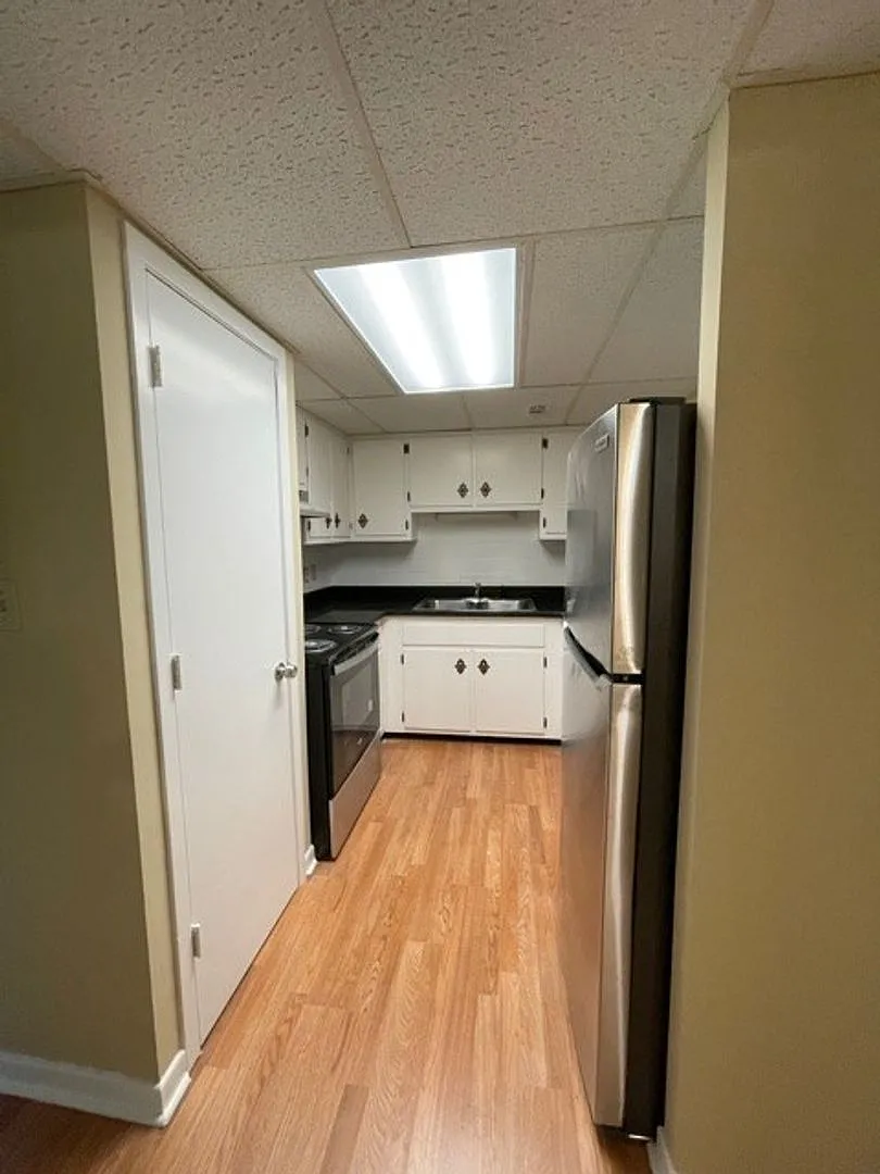 2 bed, 1.0 bath, 850 sqft, $1,200 — Photo 3