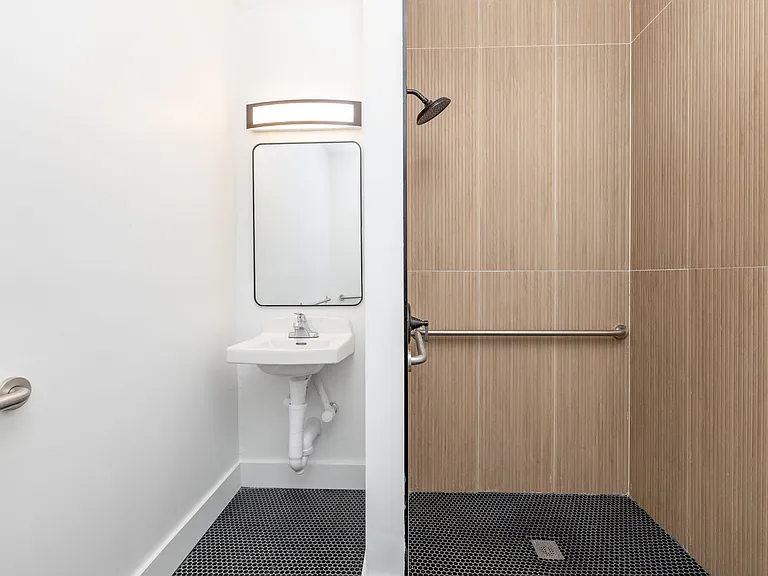 1252 Main St #1S — Photo 16