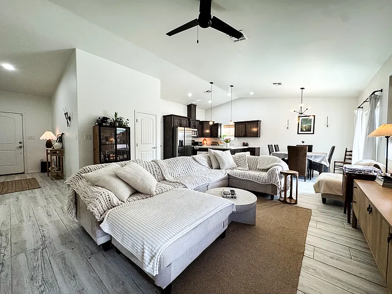 4377 W 16th Ln — Photo 3