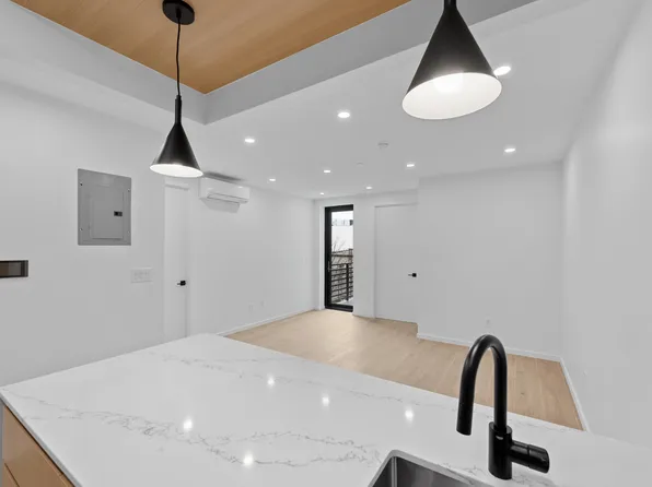 366 Harman Street image 6 of 20