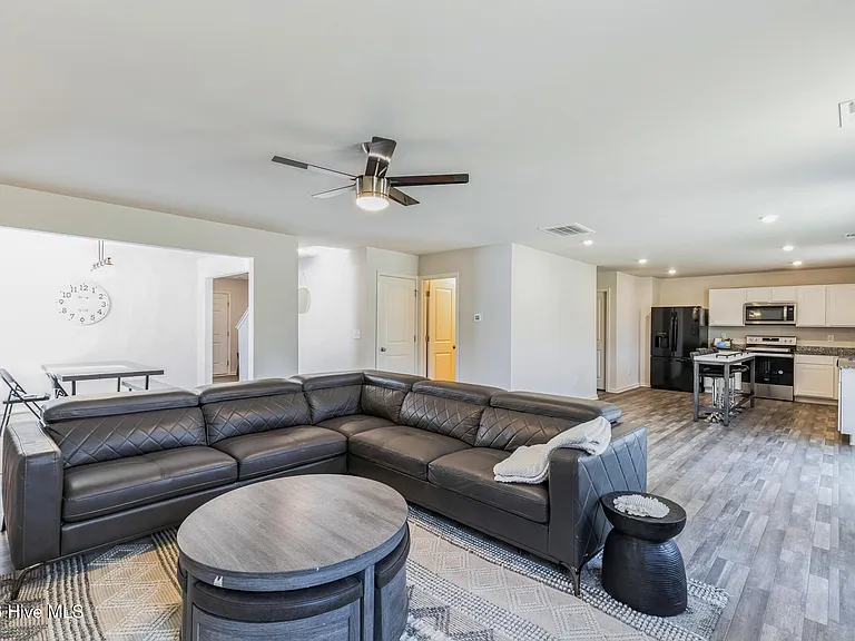 1253 Manor Dr — Photo 10