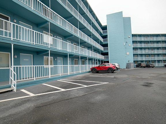 4th image of 225 E Wildwood Ave #323