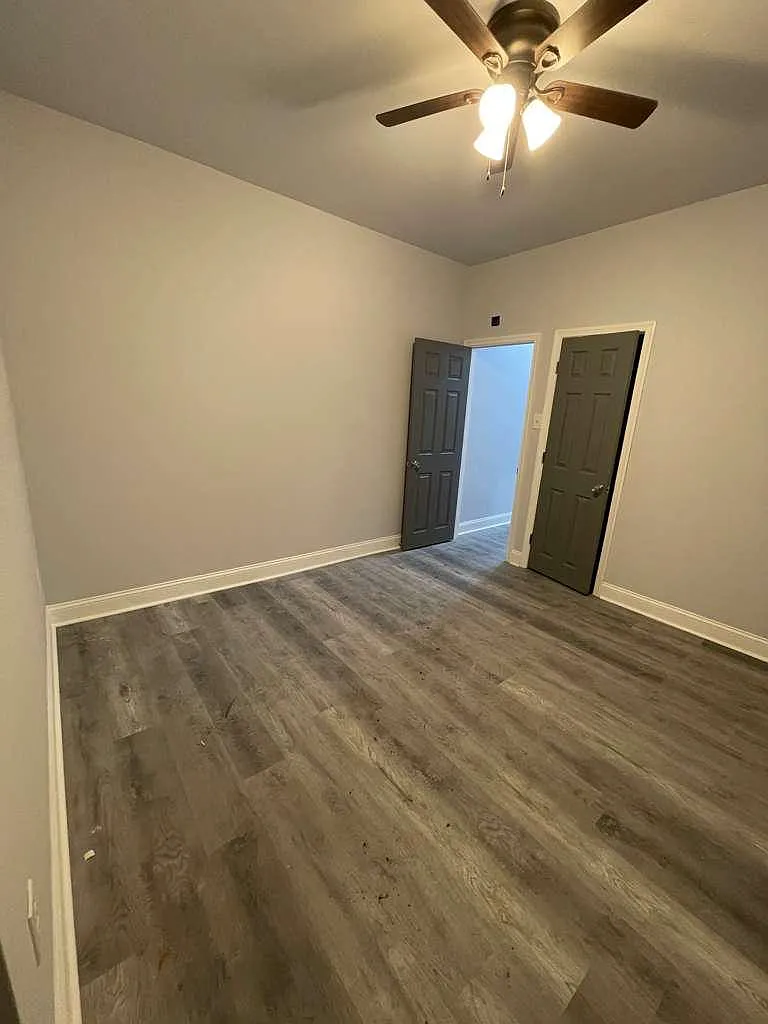 1212 W Allegheny Ave — Photo 4