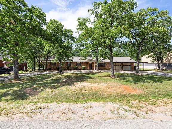 3rd image of 818 Country Club Rd