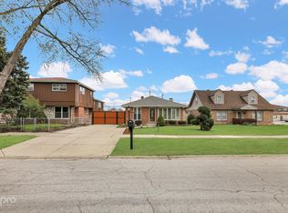 9357 S 80th Ct, Hickory Hills, IL 60457