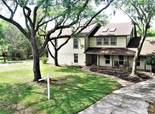 210 W Bayou Dr, Dickinson, TX 77539