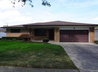 8115 Busch Ave, Center Line, MI