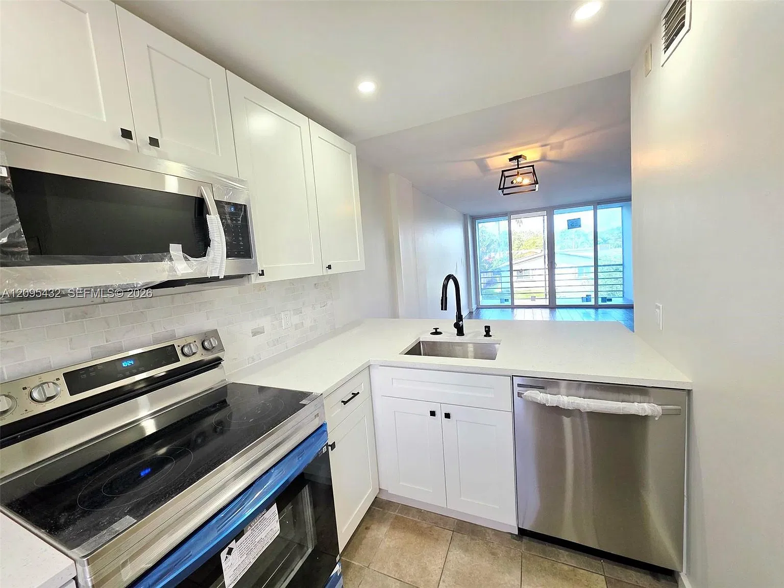 Royal Park Condo — Photo 1