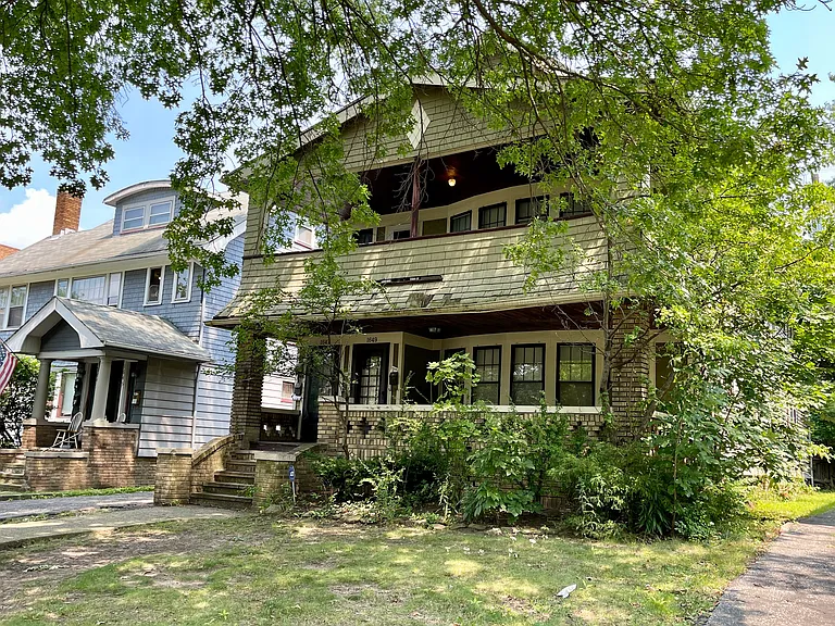 1647 Hillcrest Rd — Photo 1