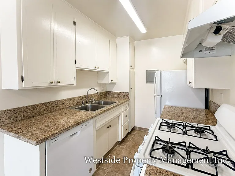 1755 Purdue Ave. — Photo 5