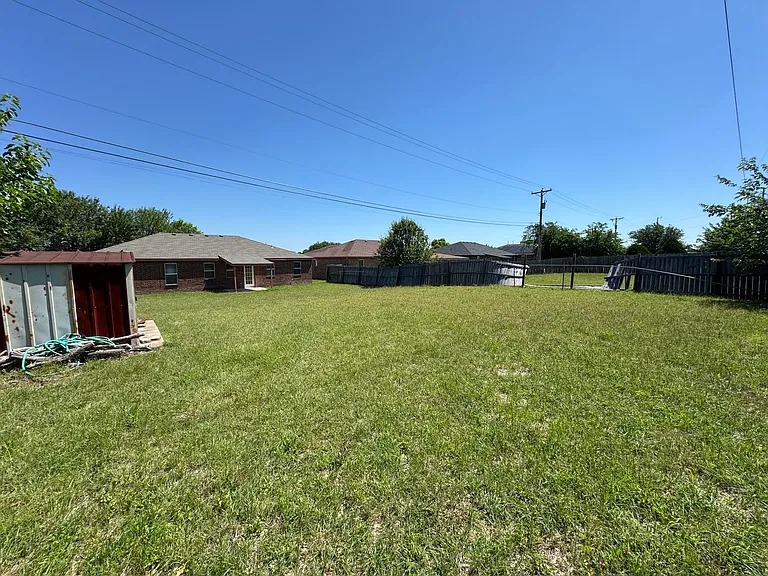 4600 Greyhound Dr — Photo 31