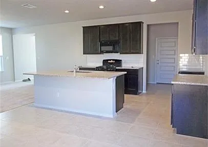 170 White Dunes Dr — Photo 2