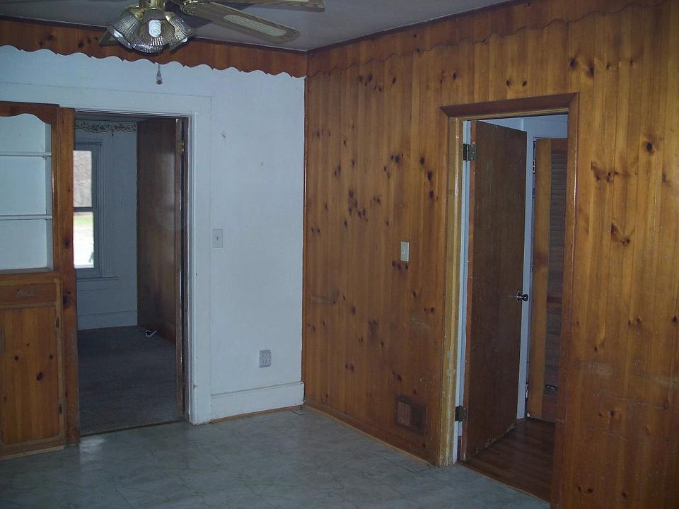 2nd image of 620 W Thomas St Floor 1