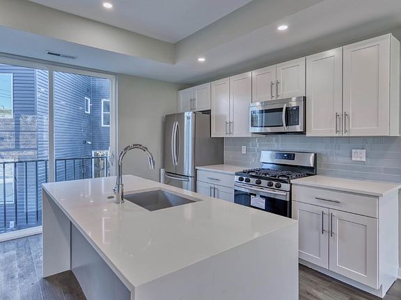 4th image of 2404 Montgomery Ave #2