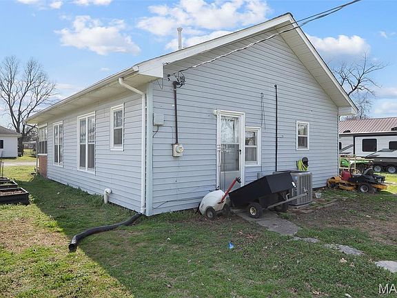 3rd image of 323 Wright Ave