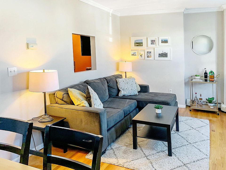 Living/dining area
