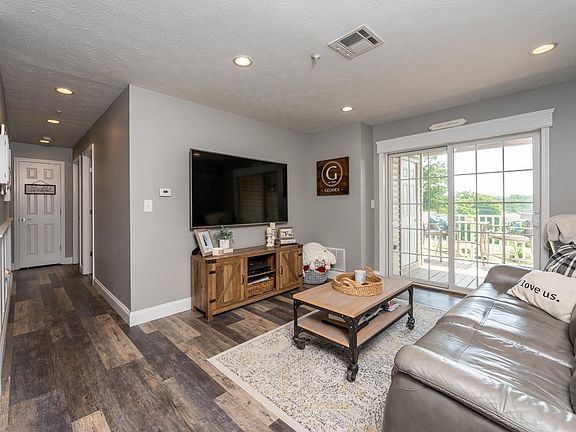 3rd image of 9 Crosswoods Path Blvd APT 24