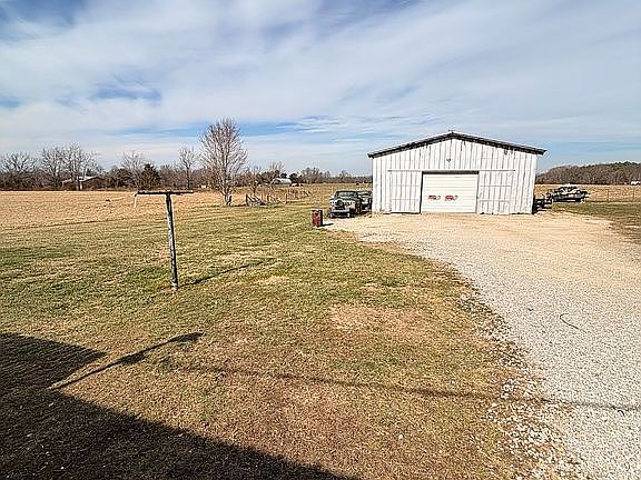 4th image of 3784 Saint Paul Rd