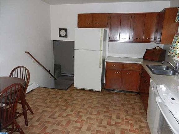 4th image of 2674 Whitman Dr