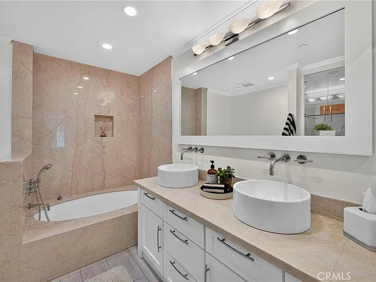 950 Cagney Ln #207 — Photo 19