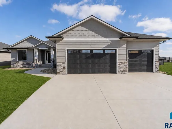2212 S Saddle Ridge Dr, Sioux Falls, SD 57110