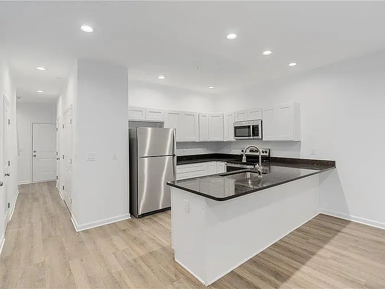 455 S Jordan St — Photo 5