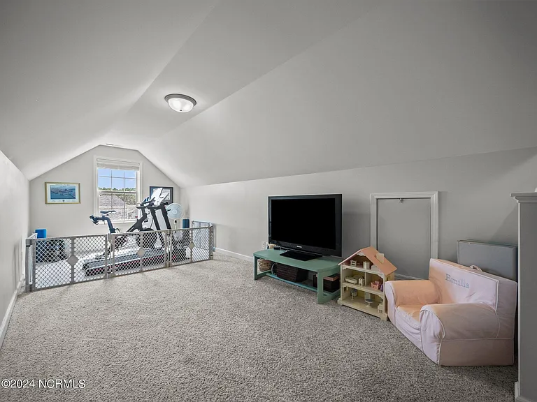 509 Romper Rd — Photo 32