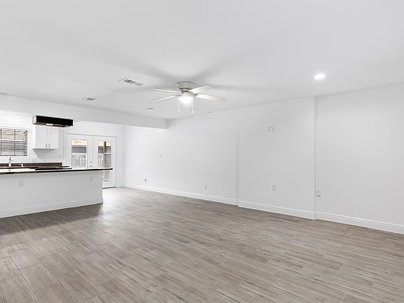 4th image of 1011 Hamblen Rd APT 205