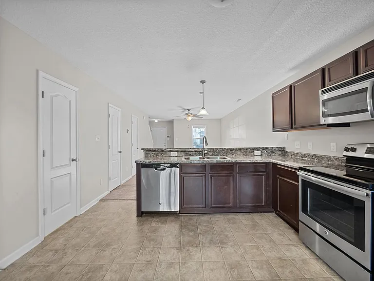102 W Murrow Ln — Photo 10