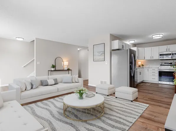 1579 County Road D E Unit C, Maplewood, MN 55109