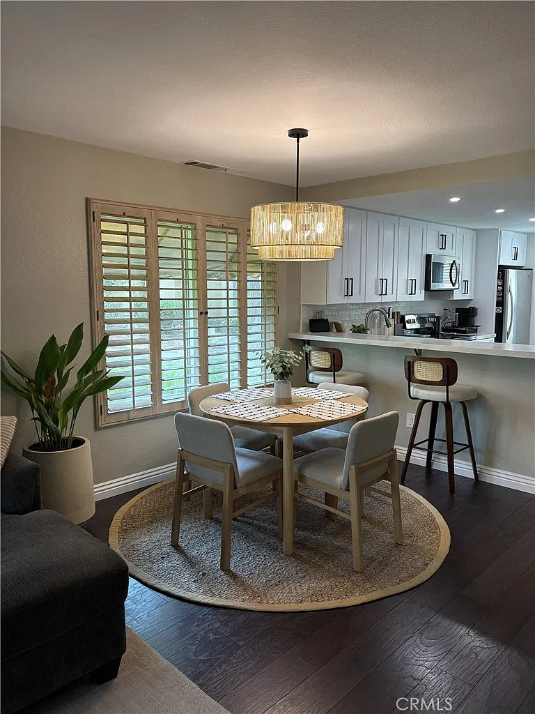 1 bed, 1.5 bath, 899 sqft, $2,800 — Photo 2