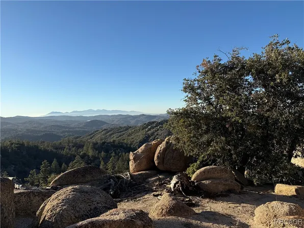 346 Bobcat Rd, Green Valley Lake, CA 92341