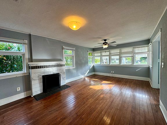 2nd image of 1611 Poinsettia Ave