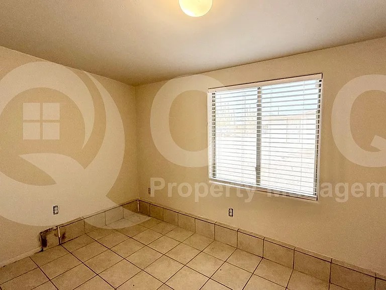 225 S Grand Dr #4 — Photo 5
