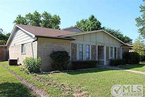 2nd image of 610 Colonial Dr