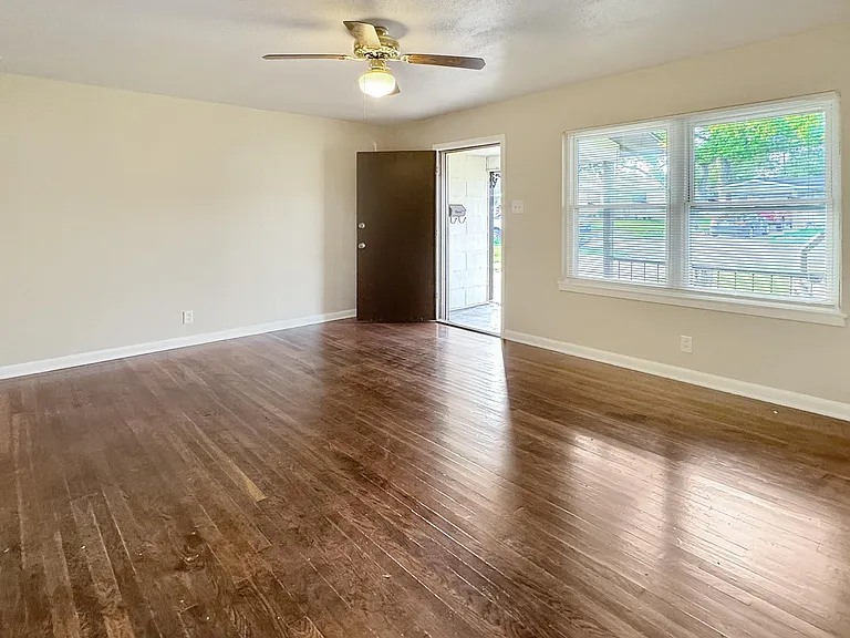 350 Storeywood Dr — Photo 15