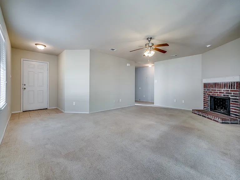76 Daisy Dr — Photo 17